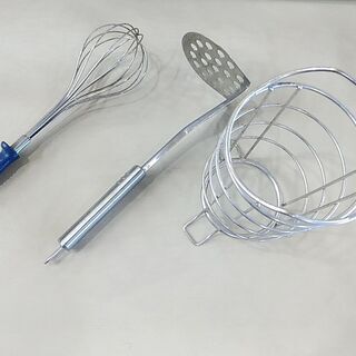 食器水切りバット　まな板立て　ポテトマッシャー　泡だて器　　使用感ありの画像