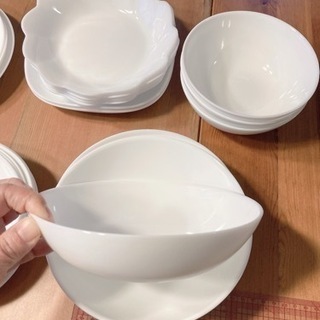 白い食器　形サイズいろいろ24枚の画像