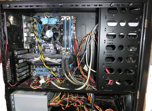 パソコンケース（CPU・グラボ・電源・OS付）