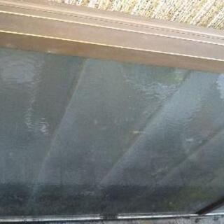 中古アルミのガラス引戸2枚無料で