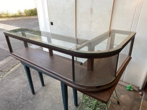 アンティークL型ショーケース。