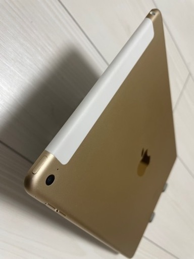 iPad Air2 32GB セルラータイプ　#371