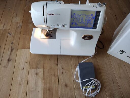 ブラザー　コンピュータ刺繍ミシン　ミッキー　M-7000