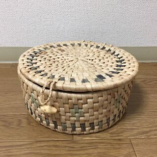 丸い籠の画像