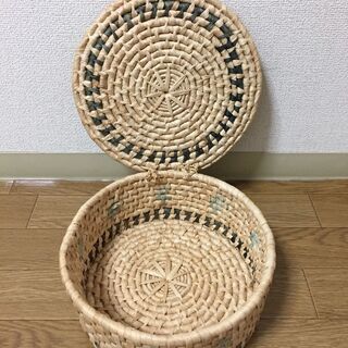 丸い籠の画像