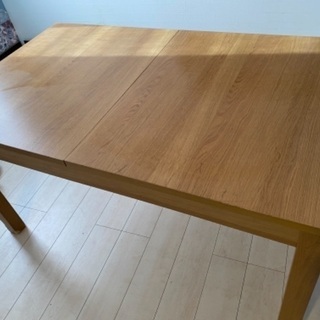 ( 検討中 )IKEA 大きくも出来るテーブル 椅子はつきません