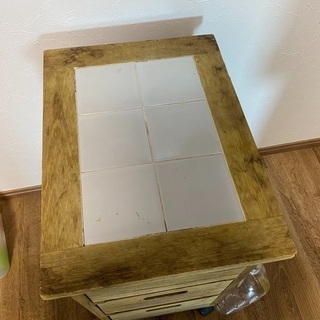 木製の可動式引き出しの画像
