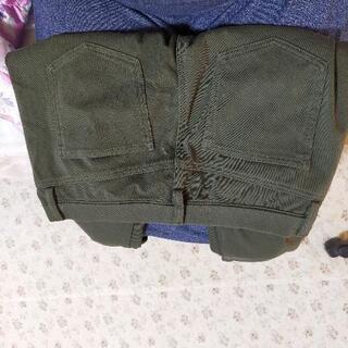 断捨離全品300円！ カーキ UNIQLOスキニーパンツの画像