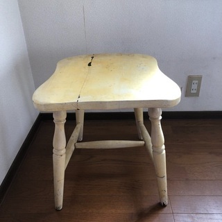 木製スツールの画像