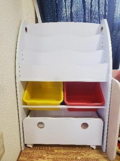 おもちゃ箱、本棚