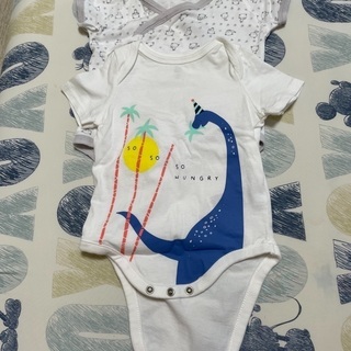 新生児男の子　50-60の短肌着などです。の画像