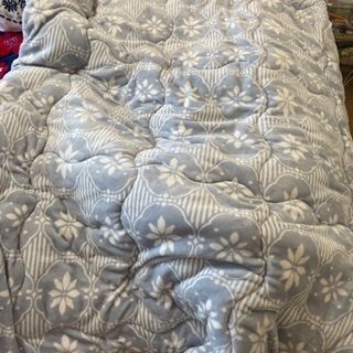 【本日お取引で0円】マイクロフリース素材　中綿布団シングル