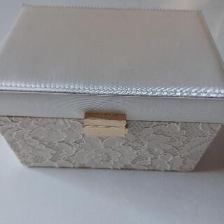 新品未使用　Francfranc　

レース ジュエリーボックス...