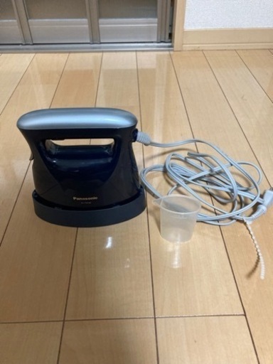Panasonic製　スチーマーアイロン　手渡しのみ