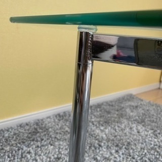 ガラスローテーブルの画像