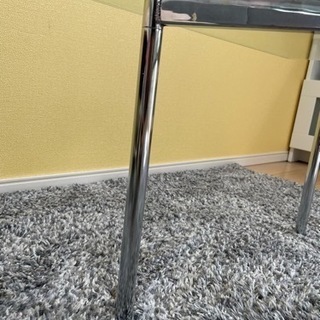 ガラスローテーブルの画像