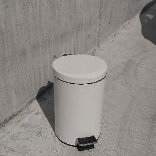 ペダル式ゴミ箱
