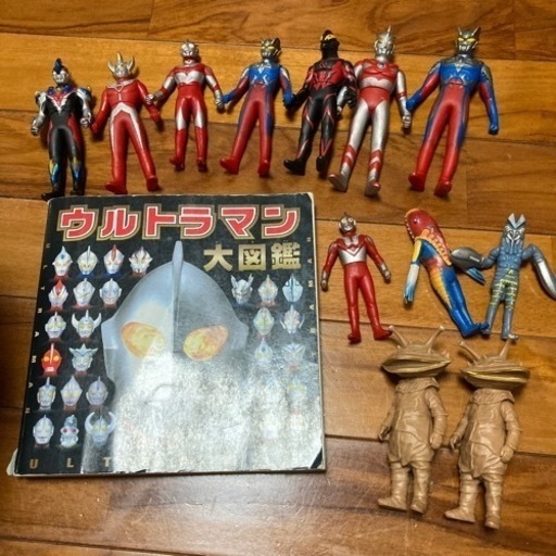 ウルトラマン　フィギュア　図鑑セット