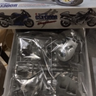 プラモデルの組立と塗装をお願い致します
