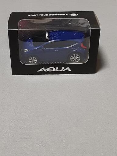 トヨタAQUAのプルバックカー(非売品)