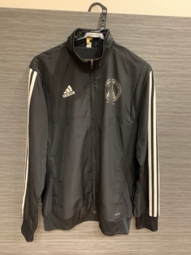 adidas Disney コラボ　ウィンドブレーカー