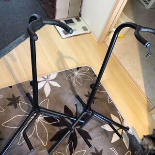 ギタースタンド2つ　の画像