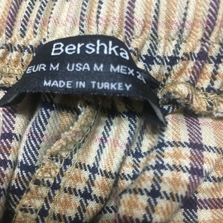 Bershkaパンツの画像