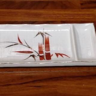 刺身皿、処分したいため貰ってくださいの画像