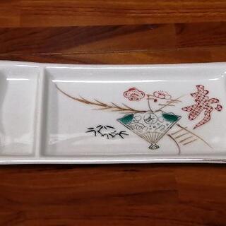 刺身皿、処分したいため貰ってくださいの画像