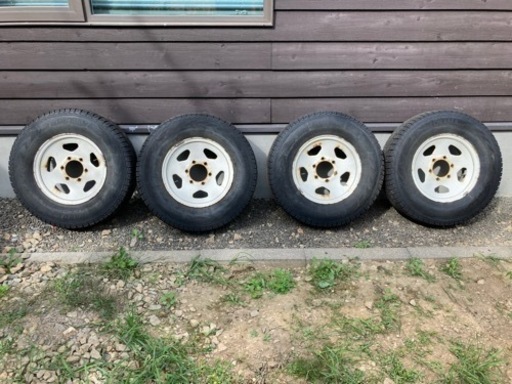 スタッドレスタイヤ4本　215/80R15