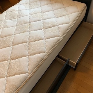 セミダブル　マットレスandベッドボードあげますの画像