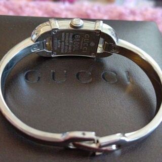 Gucci バングルウォッチ美品の画像