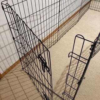 いぬのゲージと、犬用トイレ2個の画像