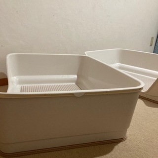 いぬのゲージと、犬用トイレ2個の画像