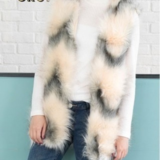 ⭐️【新品】ボリュームフェイクファーロングベストの画像