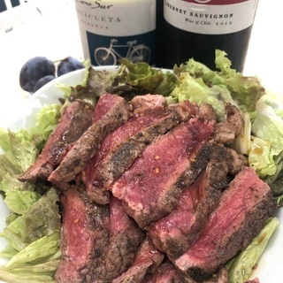 ジューシーなステーキ丼とボージョレ・ヌーヴォー！🍷🍖