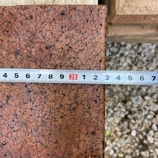 レンガ差し上げます。　正方形35枚（濃茶、黄土色）の画像