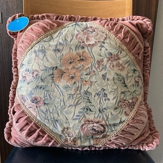 クッション（ピンク）未使用 50cm×50cm