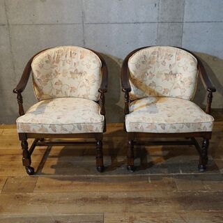 Karimoku(カリモク家具)のCOLONIAL(コロニアル)シリーズ、アームチェア2脚セットキャスター付き♪アメリカンカントリースタイルのクラシカルなデザインと花柄のファブリックで上品な印象に。①BJ307の画像
