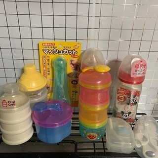 【交渉中】ベビー用品　哺乳瓶、ミルク入れ、お菓子入れ他