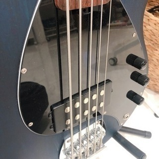 スティングレイ by Music Man sterling Ray5 5弦ベースの画像