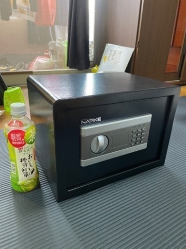 パスワード式　金庫　新品