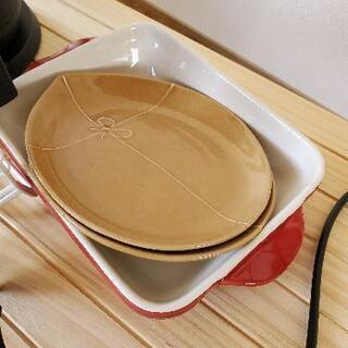 無料　グラタン皿、ケーキ皿二枚　譲ります