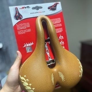 サドル　ロードバイク