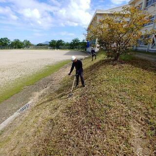 草刈り土木作業員緊急大募集‼️　高収入‼️　未経験者大歓迎‼️の画像