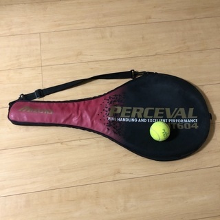 現金でお願いします。テニス用具3点セット🎾ラケット入れとテニスボールは中古ですが、ラケットは新品未使用品です✨の画像