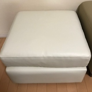 オットマン　足乗せてくつろぎましょう！オフホワイトの画像