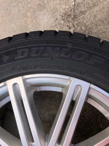 スタッドレスタイヤ　205/55R 16