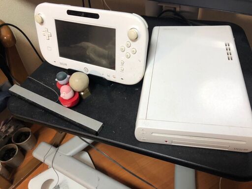 wii U とパッド、コントローラー4本、ソフト5本