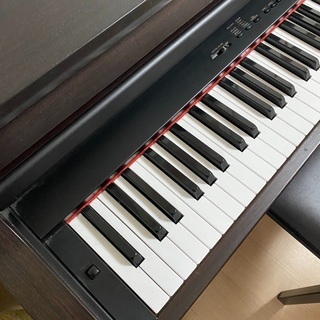 ヤマハ　電子ピアノ　美品　CLP-156　平日もひきとり可　処分するため値下げしました。（１１月３日）の画像